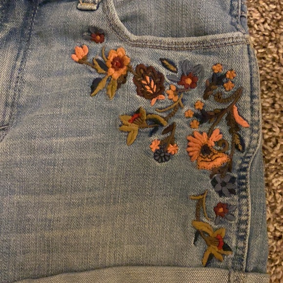Abercrombie & Fitch embroidered denim shorts - Picture 4 of 5